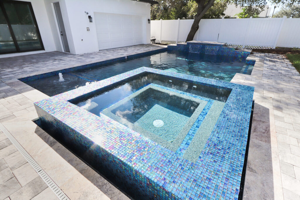 Custom spa with pool daytime | Winway Pools