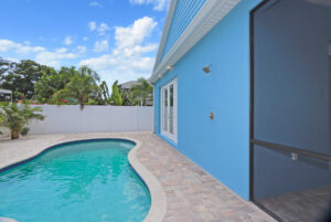 Heart-shaped small pool on sunny day in St. Petersburg Florida | Winway Pools