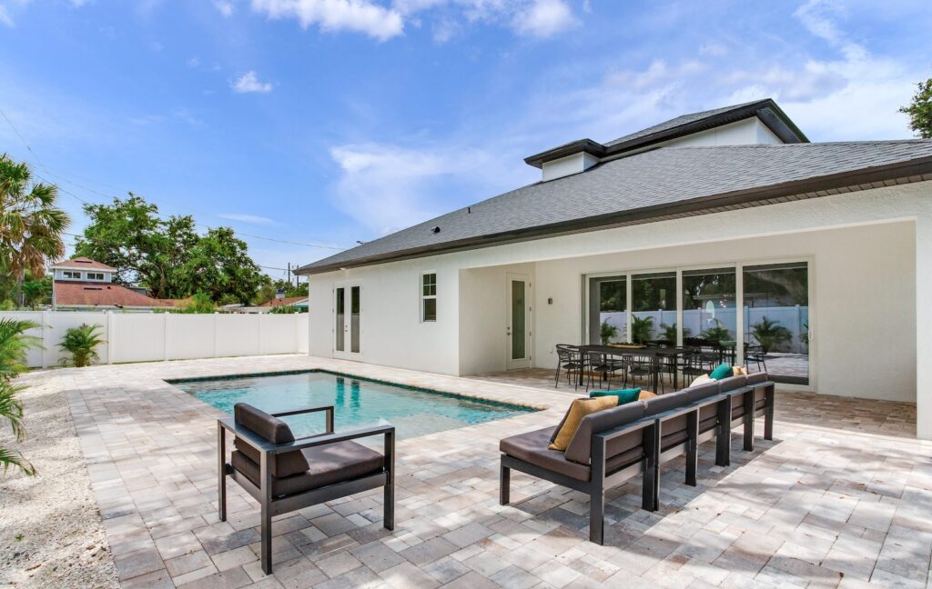 Custom pool with patio furniture 4 | Winway Pools