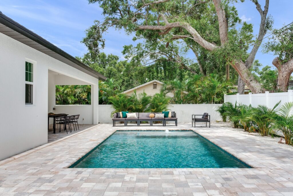 Custom pool with patio furniture 3 | Winway Pools