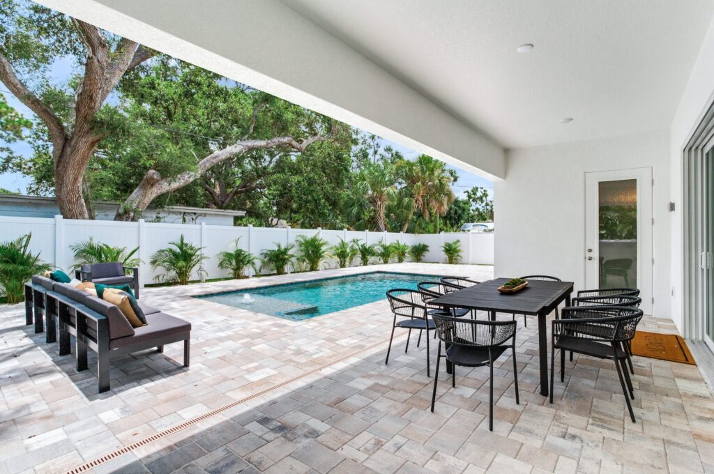 Custom pool with outdoor table and chairs | Winway Pools